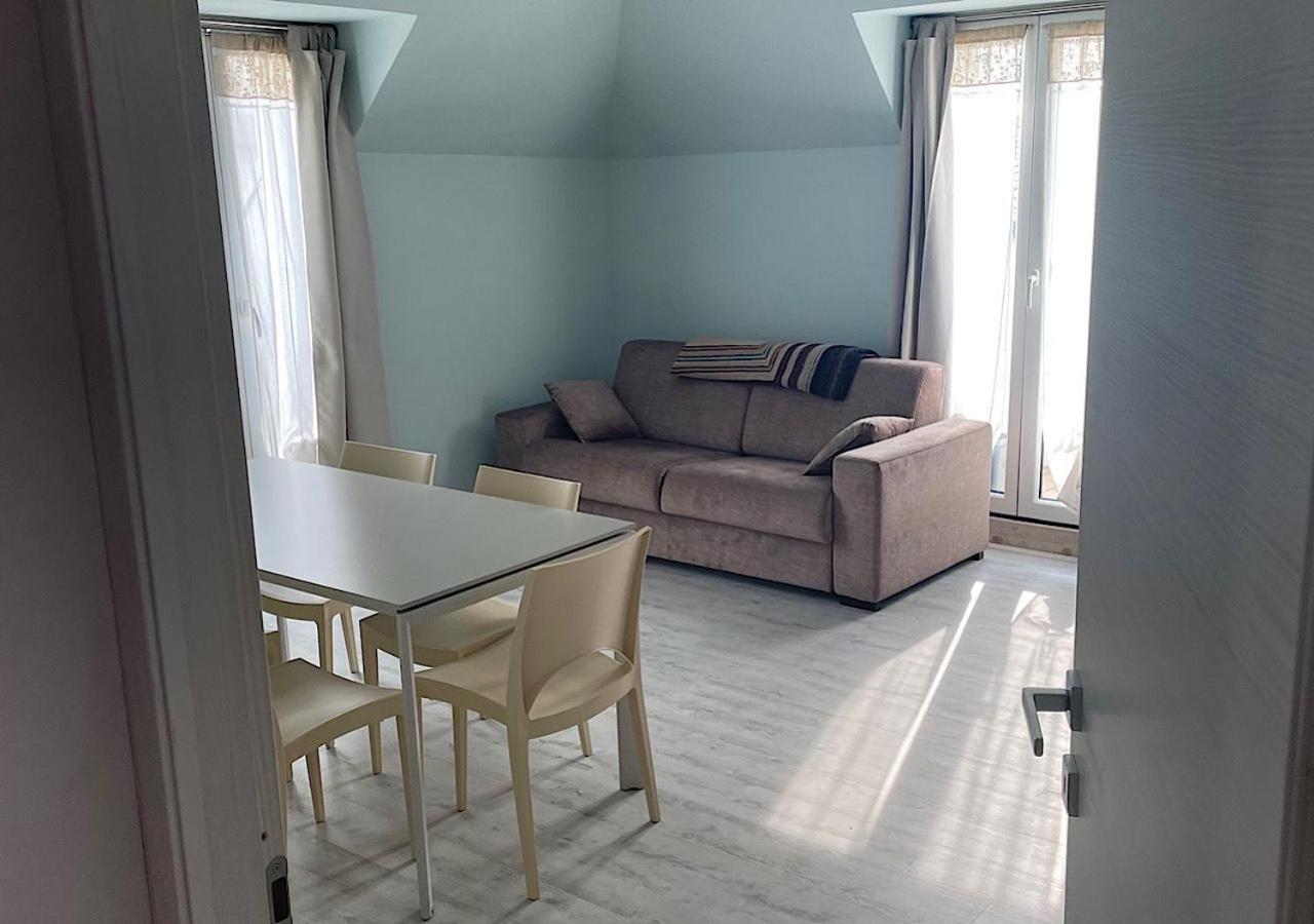 La Magnolia Apartaments IV Tulip 代森扎诺-德尔加达 外观 照片